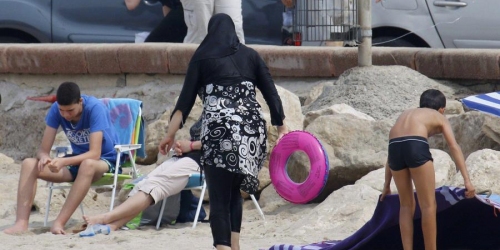 "Toutes en burkini" à Cannes
